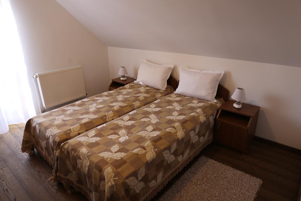 Ezuestfenyo Agroturisztikai Panzio Hotel Borzont Ngoại thất bức ảnh