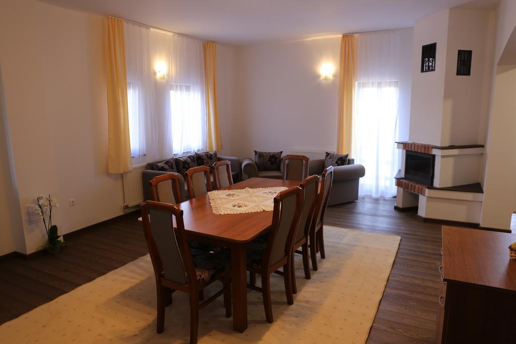 Ezuestfenyo Agroturisztikai Panzio Hotel Borzont Ngoại thất bức ảnh
